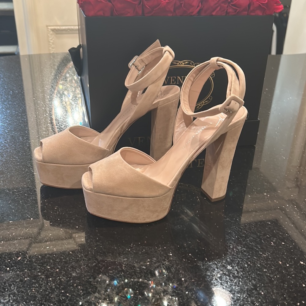 Giuseppe Zanotti beige platform shoes.